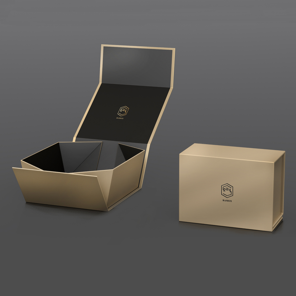 Custom <a href=https://custompackcn.com/paper-gift-boxes.html target='_blank'>gift box</a> with logo.jpg